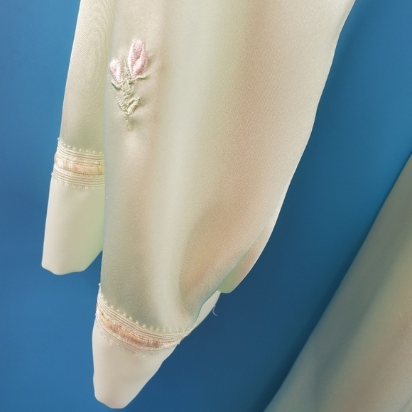 Morgan Taylor Intimates green satin robe with tie XL - Picture 9 of 16